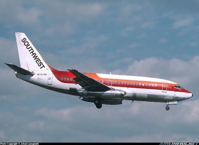 WN (FL) 737-2C0 N7379F HOU 7Nov1987.jpg
